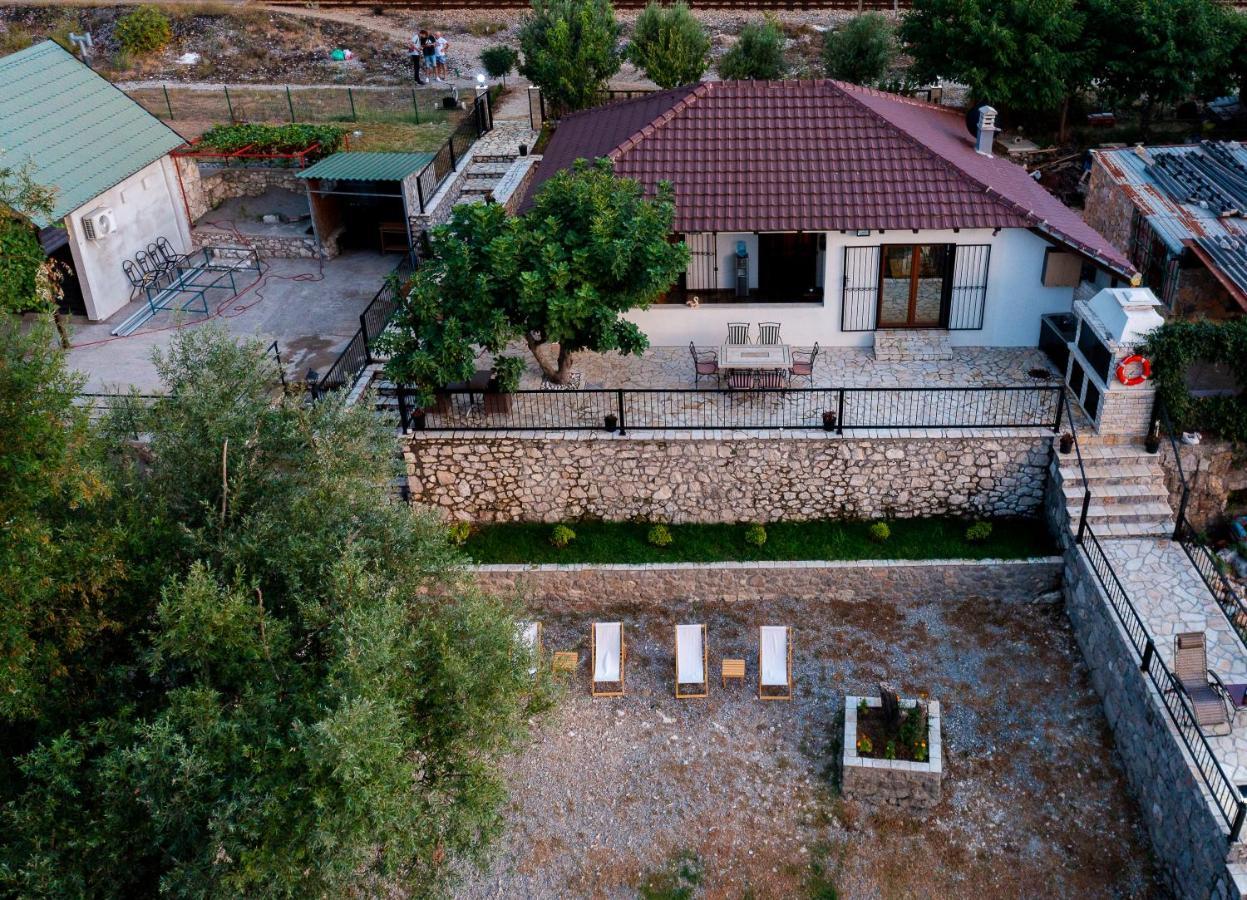 Luxury House Lotos Apartment Golubovci ภายนอก รูปภาพ