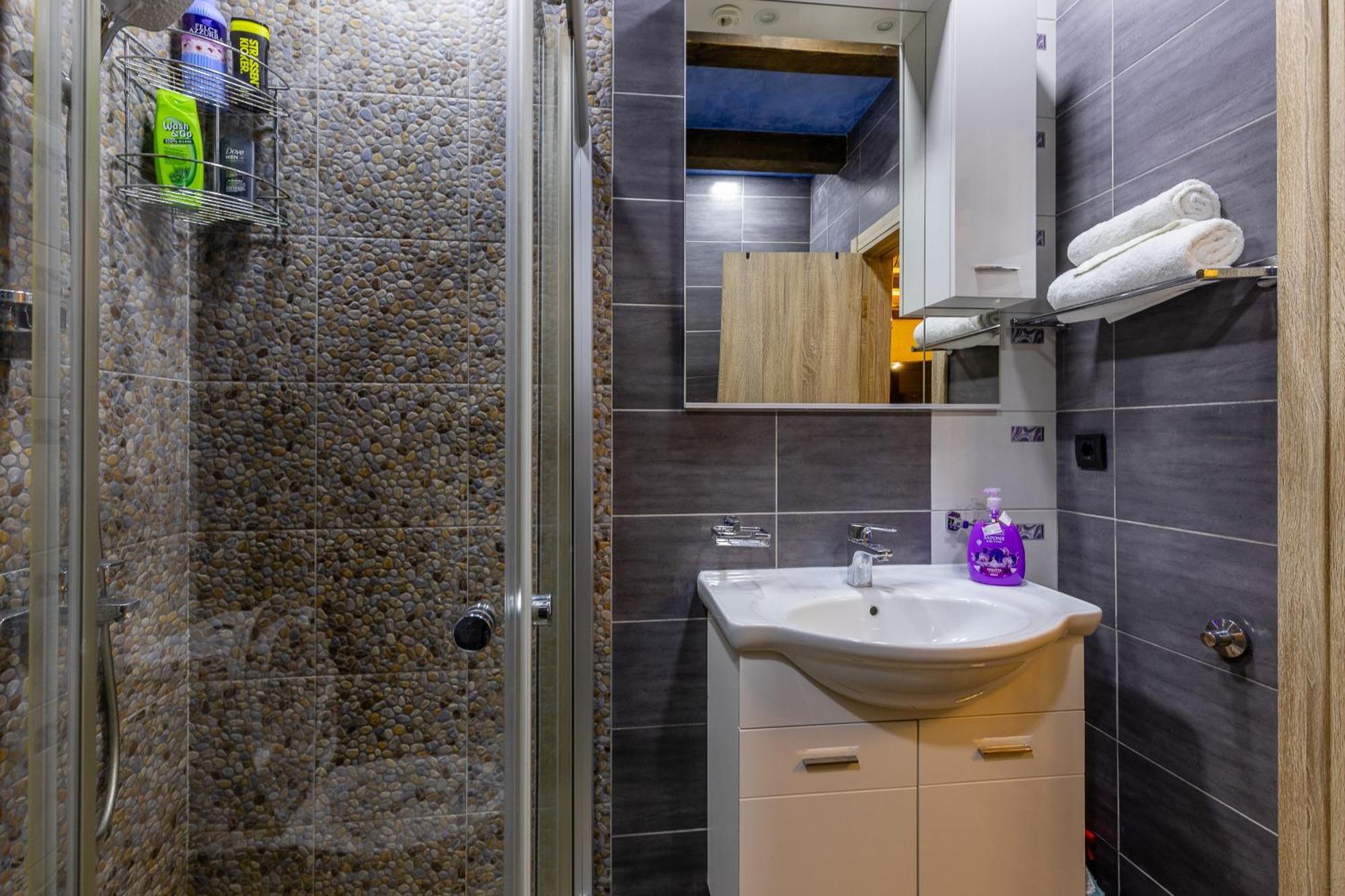 Luxury House Lotos Apartment Golubovci ภายนอก รูปภาพ